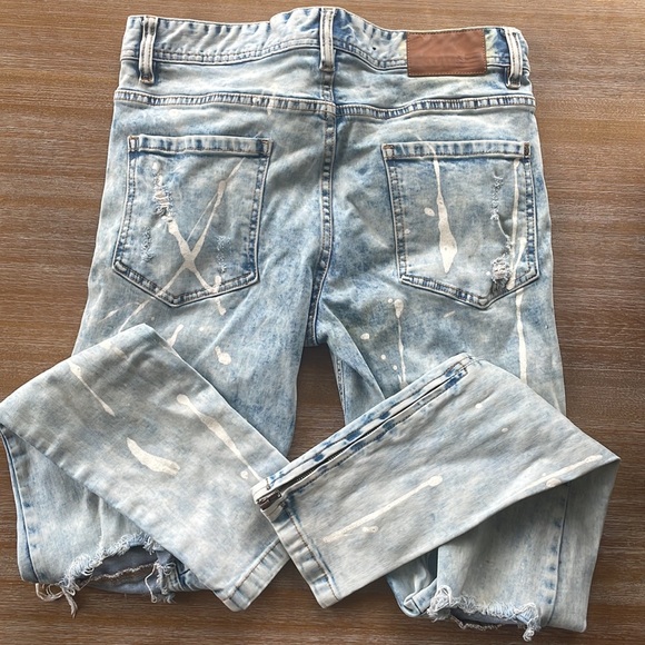 Hyper Denim Light wash Distressed Men’s Jeans - Picture 2 of 8